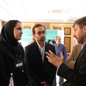گفت و گو استاندار با مدیرعاما سازمان مدیریت صنعتی اصفهان در همایش بین المللی